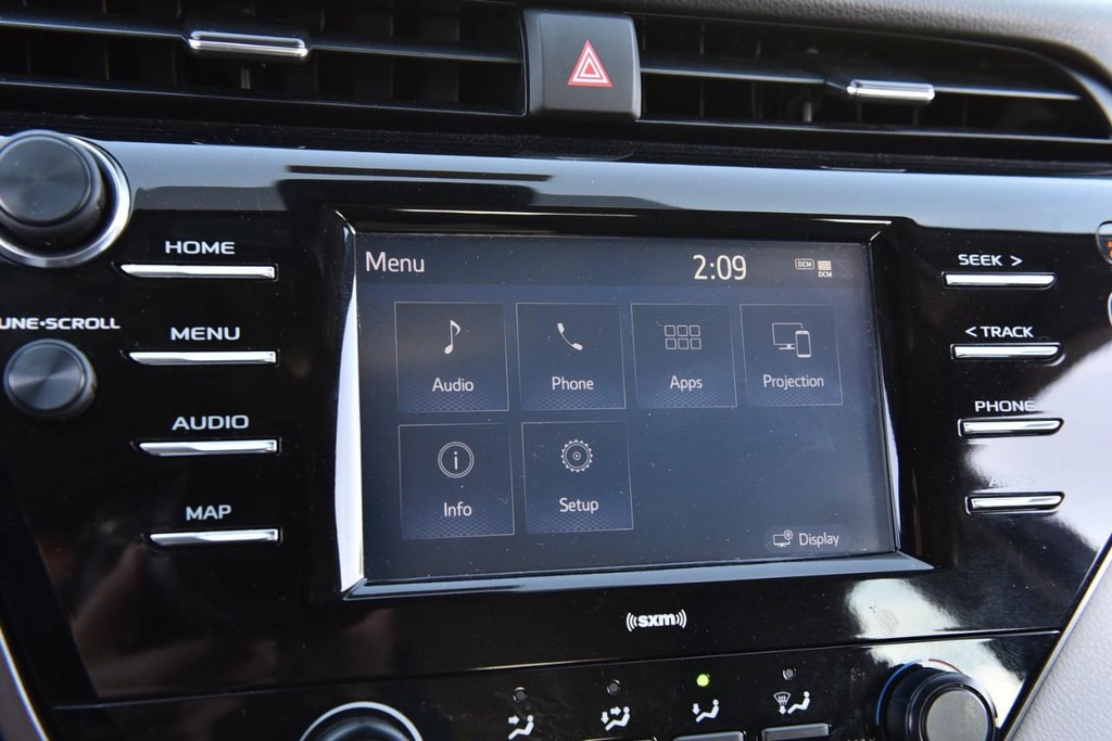 Toyota Camry Vehicle Full-screen Gallery Image 13