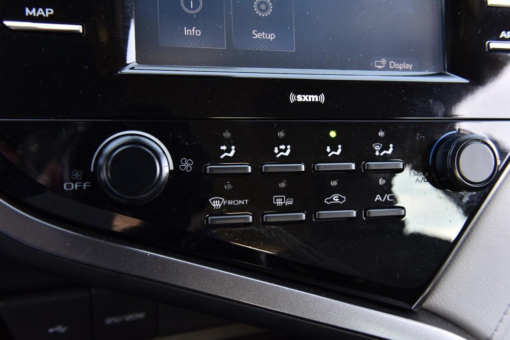 Toyota Camry Vehicle Full-screen Gallery Image 14