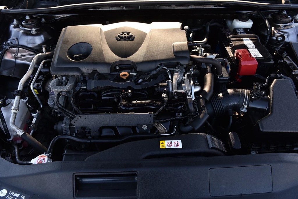 Toyota Camry Vehicle Full-screen Gallery Image 22