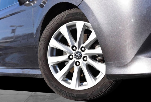 Toyota Camry Vehicle Image 03