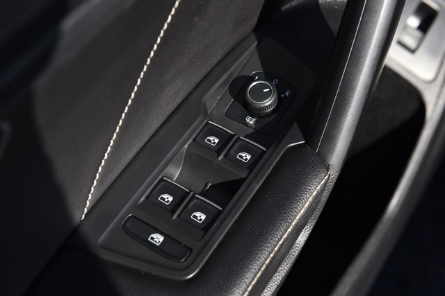 Volkswagen Tiguan Vehicle Image 08