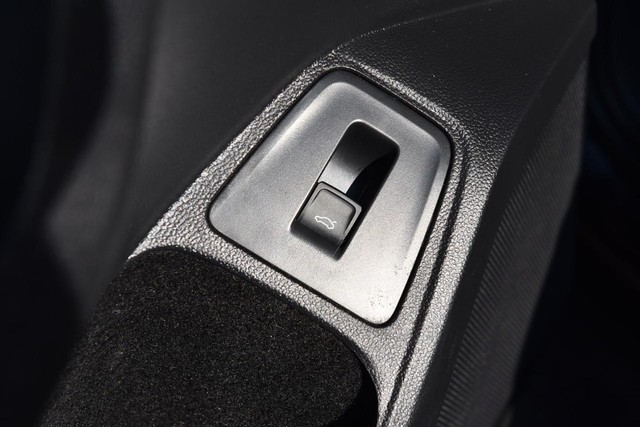 Volkswagen Tiguan Vehicle Image 09