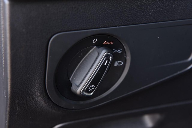 Volkswagen Tiguan Vehicle Image 11