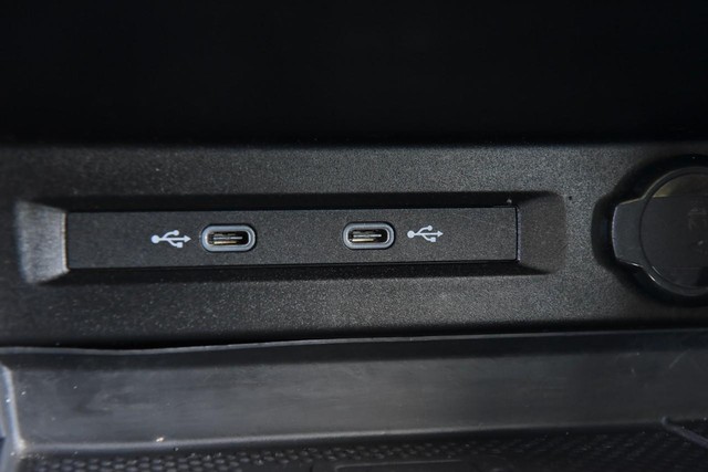 Volkswagen Tiguan Vehicle Image 16