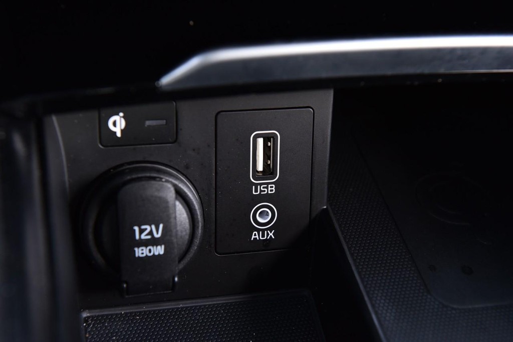 Kia Cadenza Vehicle Full-screen Gallery Image 16