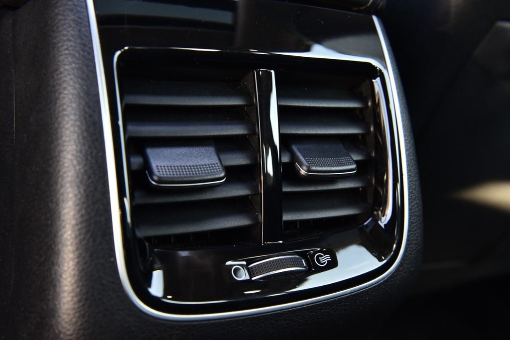 Kia Cadenza Vehicle Full-screen Gallery Image 23