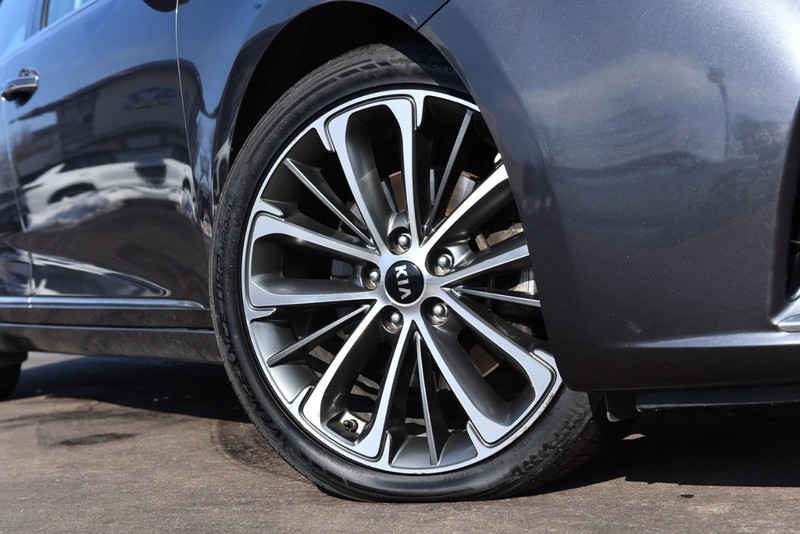 Kia Cadenza Vehicle Image 03