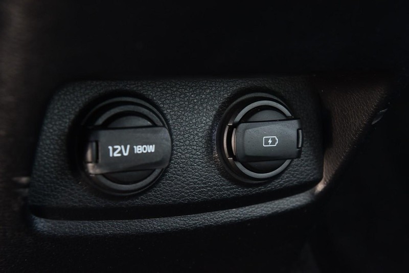 Kia Cadenza Vehicle Image 24