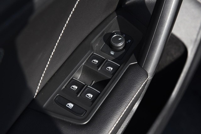 Volkswagen Tiguan Vehicle Image 08