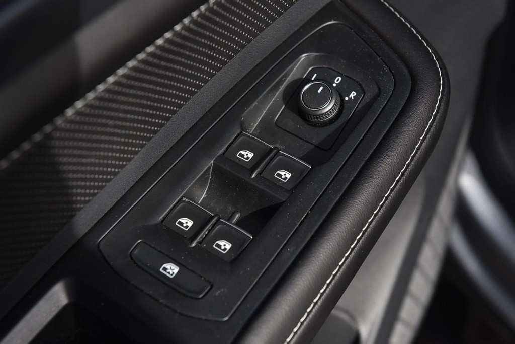 Volkswagen Atlas Cross Sport Vehicle Full-screen Gallery Image 8