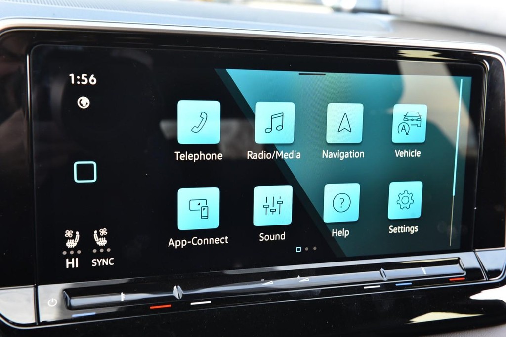 Volkswagen Atlas Cross Sport Vehicle Full-screen Gallery Image 13