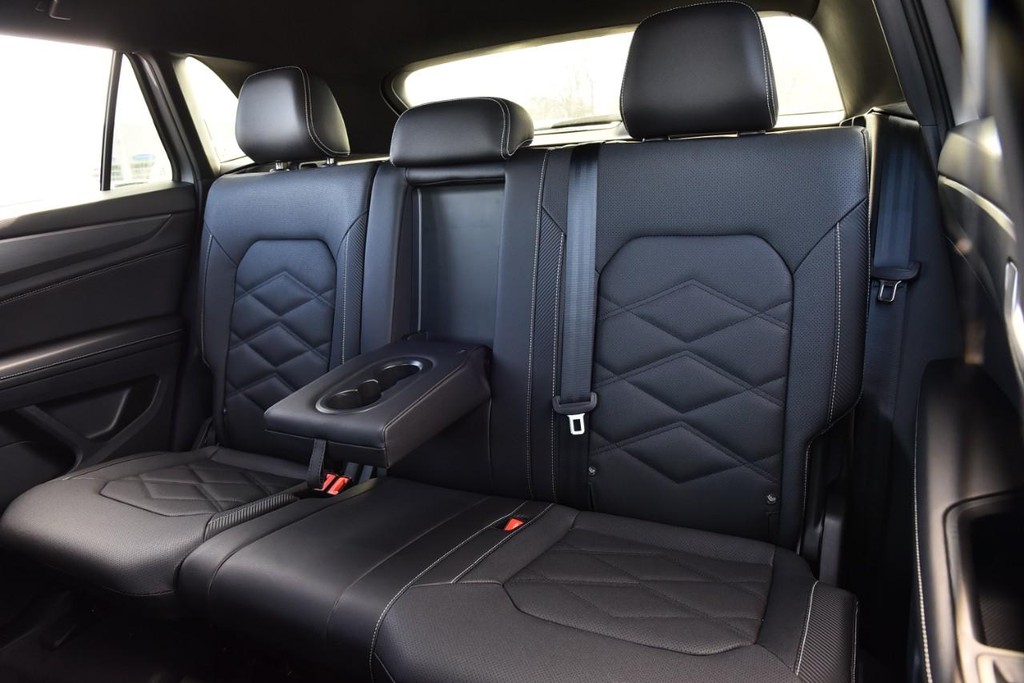 Volkswagen Atlas Cross Sport Vehicle Full-screen Gallery Image 20