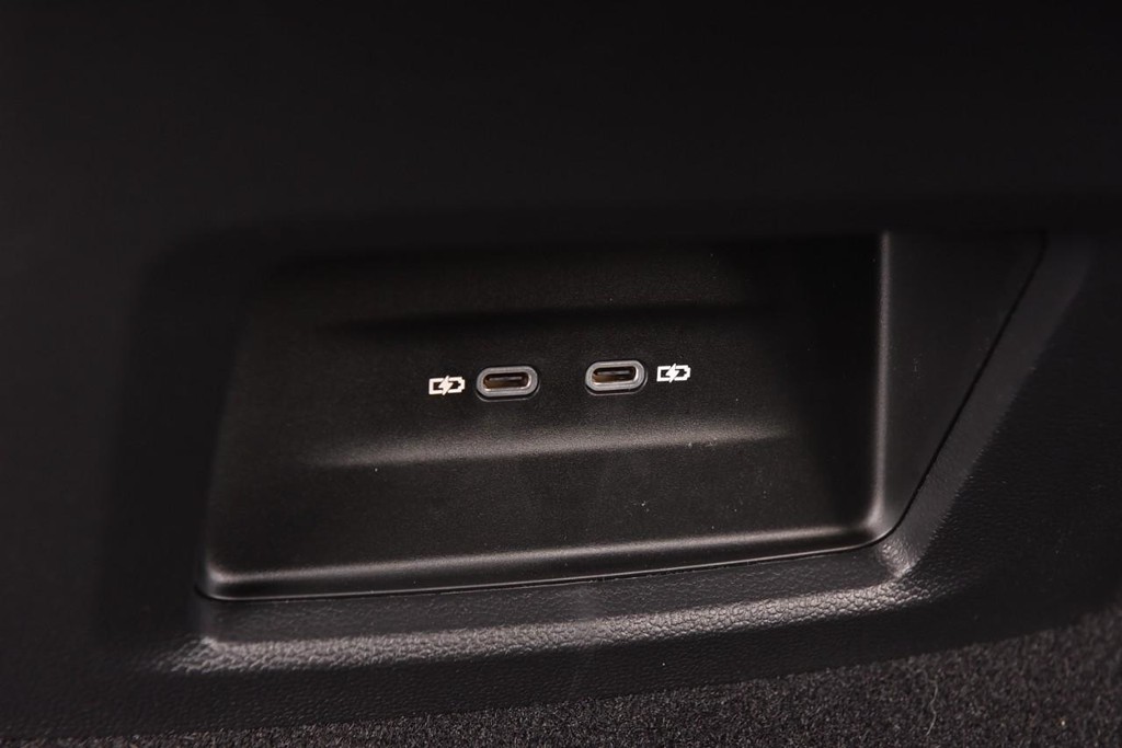 Volkswagen Atlas Cross Sport Vehicle Full-screen Gallery Image 22