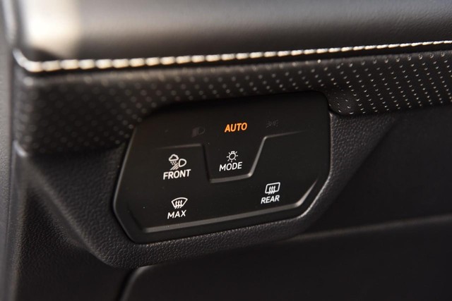 Volkswagen Atlas Cross Sport Vehicle Image 10