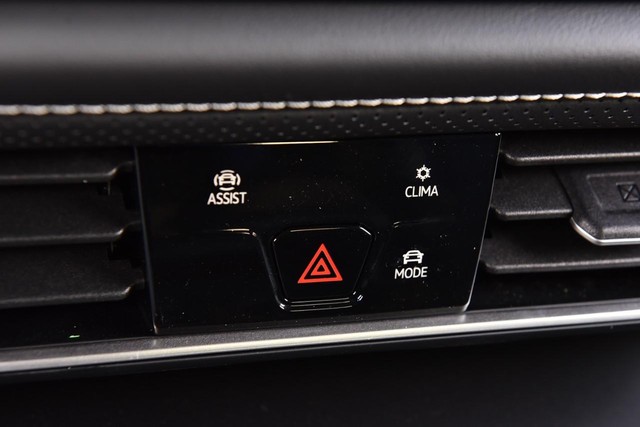 Volkswagen Atlas Cross Sport Vehicle Image 14