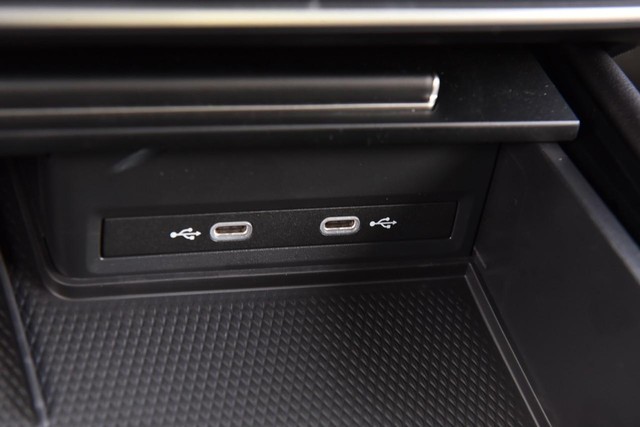 Volkswagen Atlas Cross Sport Vehicle Image 15