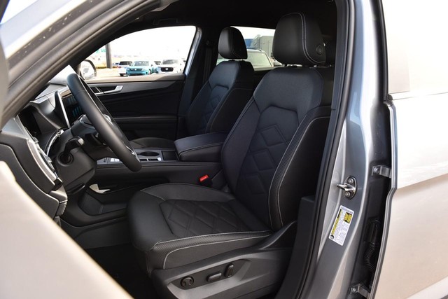 Volkswagen Atlas Cross Sport Vehicle Image 18