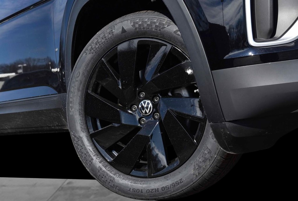 Volkswagen Atlas Vehicle Full-screen Gallery Image 3