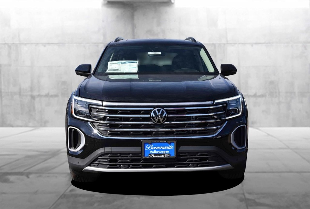 Volkswagen Atlas Vehicle Full-screen Gallery Image 4