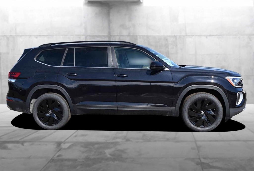 Volkswagen Atlas Vehicle Full-screen Gallery Image 5