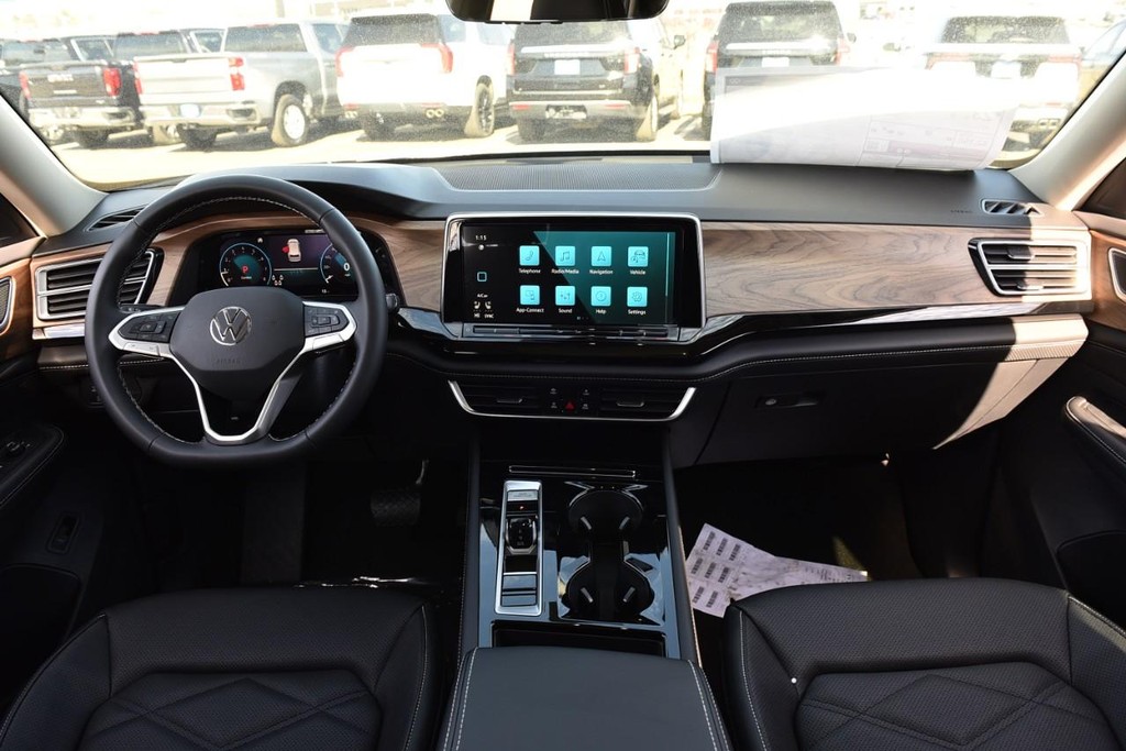 Volkswagen Atlas Vehicle Full-screen Gallery Image 7