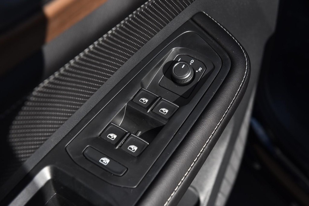 Volkswagen Atlas Vehicle Full-screen Gallery Image 8