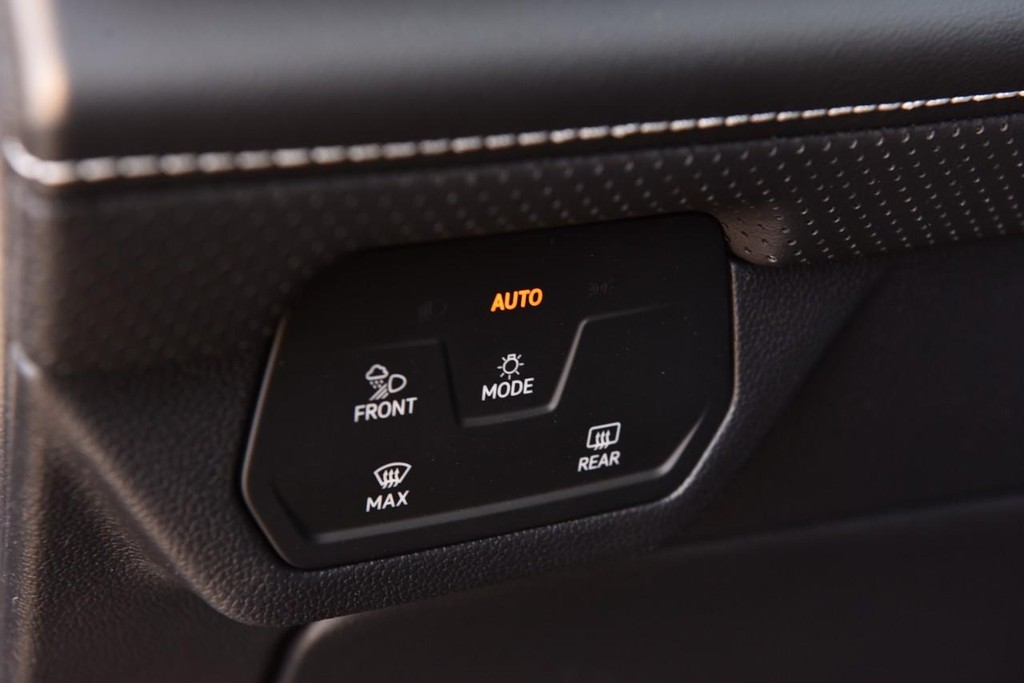 Volkswagen Atlas Vehicle Full-screen Gallery Image 11