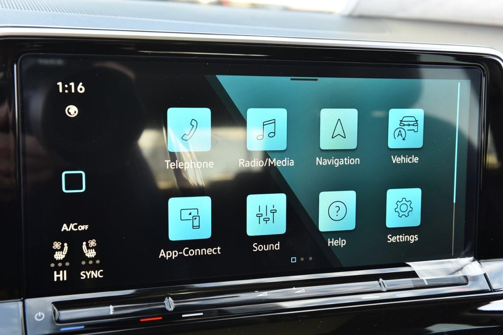 Volkswagen Atlas Vehicle Full-screen Gallery Image 14