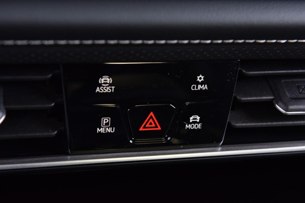 Volkswagen Atlas Vehicle Full-screen Gallery Image 15