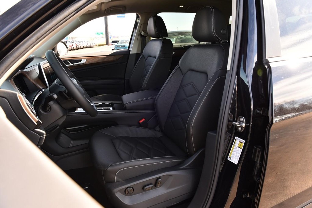 Volkswagen Atlas Vehicle Full-screen Gallery Image 19