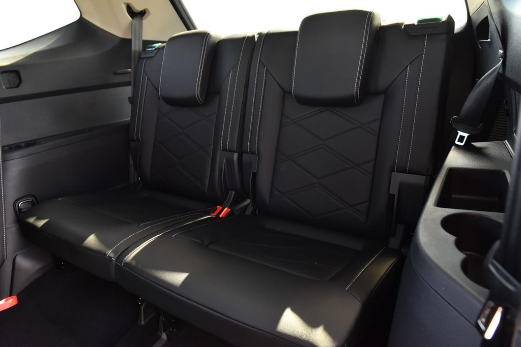 Volkswagen Atlas Vehicle Full-screen Gallery Image 25