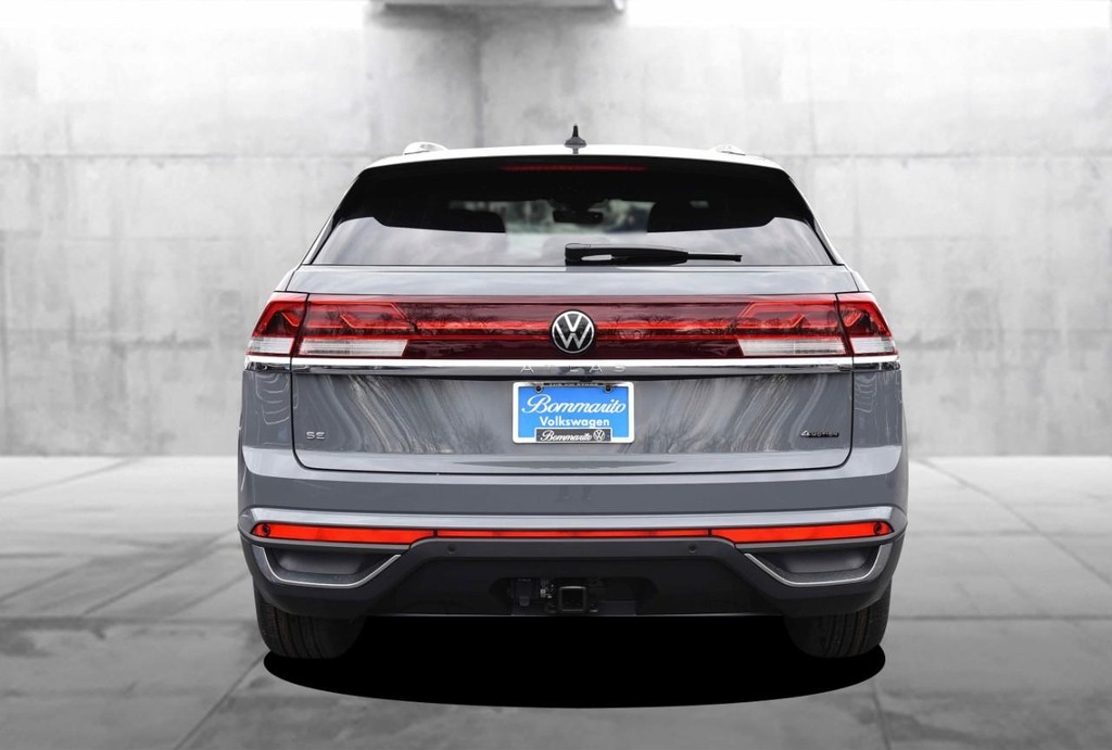 Volkswagen Atlas Cross Sport Vehicle Full-screen Gallery Image 6