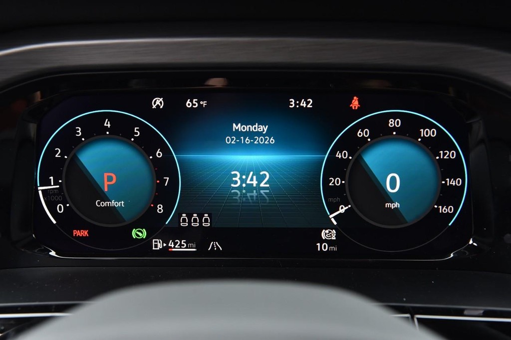 Volkswagen Atlas Cross Sport Vehicle Full-screen Gallery Image 11