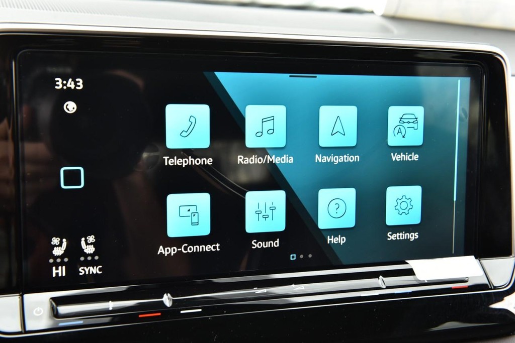 Volkswagen Atlas Cross Sport Vehicle Full-screen Gallery Image 13