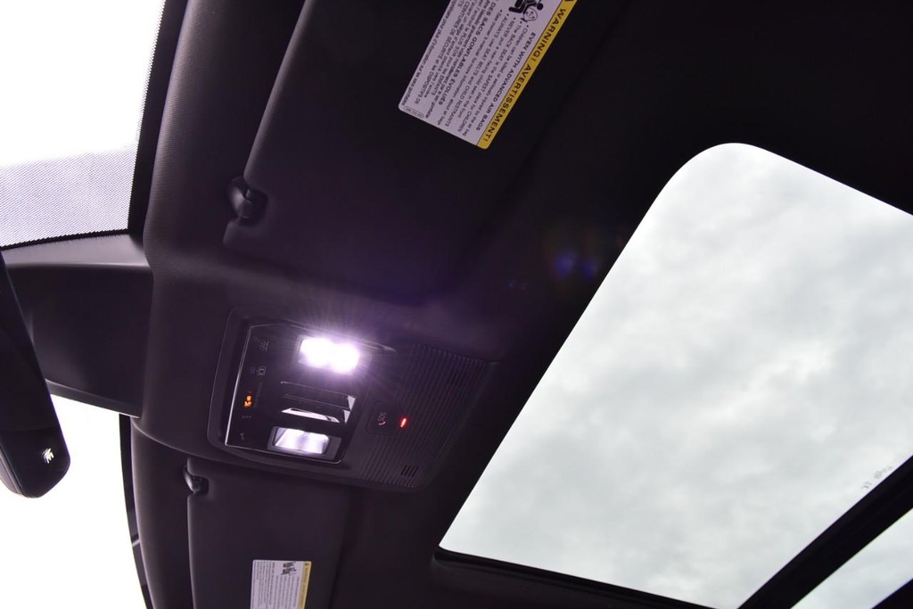 Volkswagen Atlas Cross Sport Vehicle Full-screen Gallery Image 20