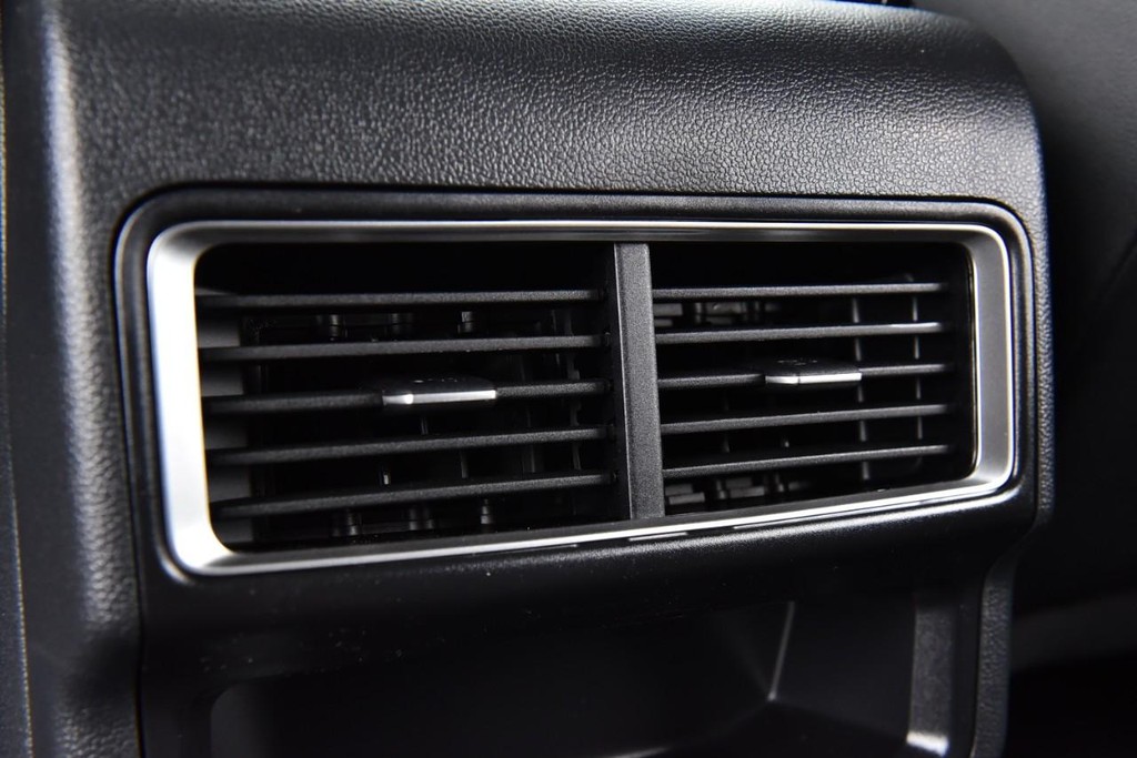 Volkswagen Atlas Cross Sport Vehicle Full-screen Gallery Image 22