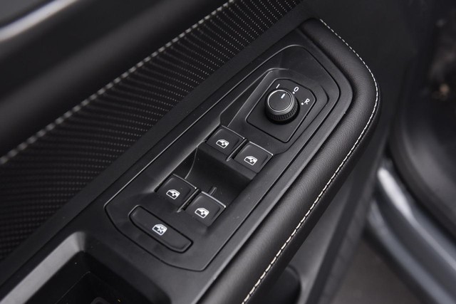 Volkswagen Atlas Cross Sport Vehicle Image 08