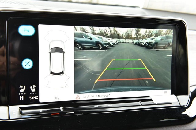 Volkswagen Atlas Cross Sport Vehicle Image 12