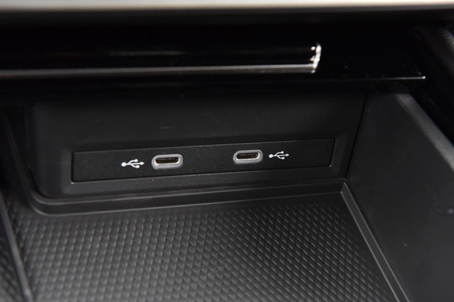 Volkswagen Atlas Cross Sport Vehicle Image 15