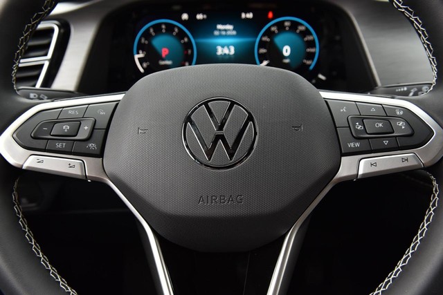 Volkswagen Atlas Cross Sport Vehicle Image 17