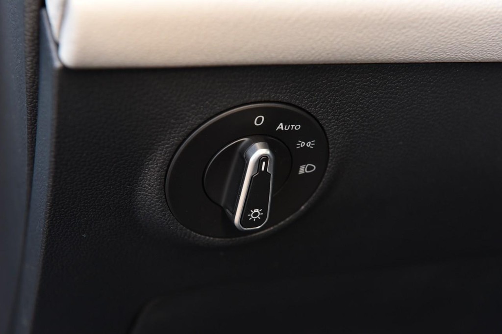 Volkswagen Taos Vehicle Full-screen Gallery Image 10