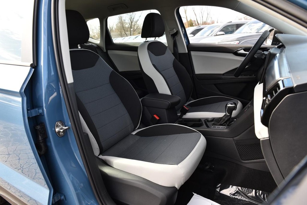 Volkswagen Taos Vehicle Full-screen Gallery Image 20