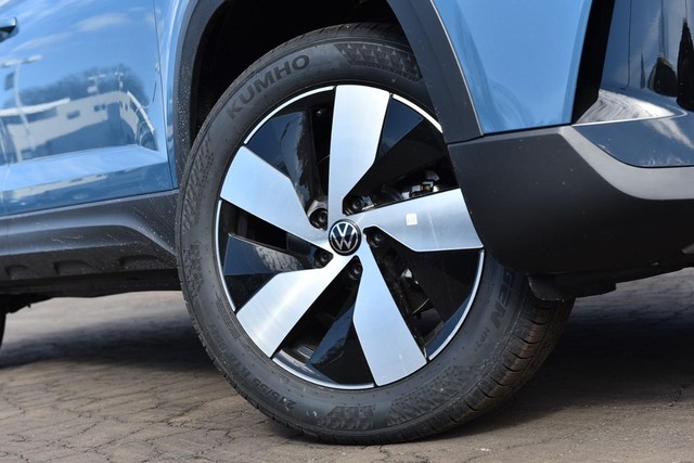 Volkswagen Taos Vehicle Image 03