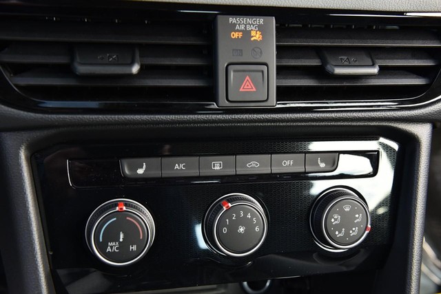 Volkswagen Taos Vehicle Image 14