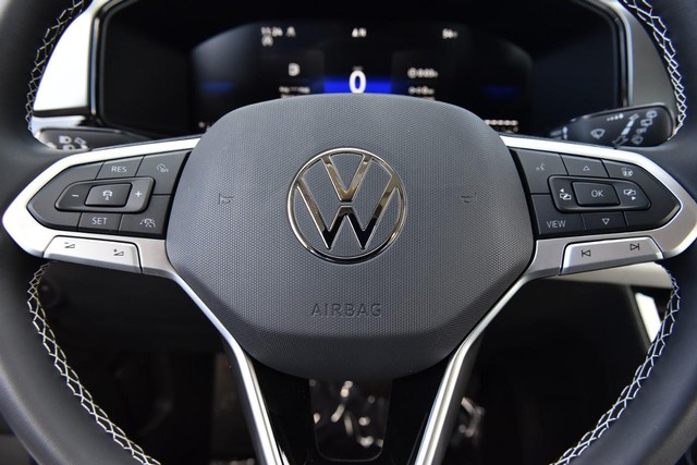 Volkswagen Taos Vehicle Image 18