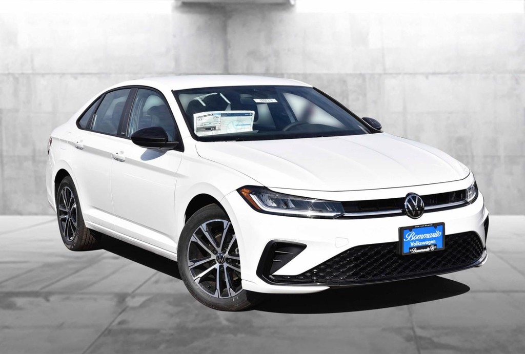 Volkswagen Jetta Vehicle Full-screen Gallery Image 2