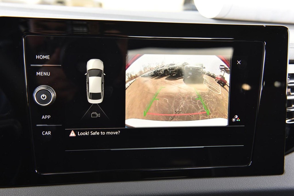 Volkswagen Jetta Vehicle Full-screen Gallery Image 13