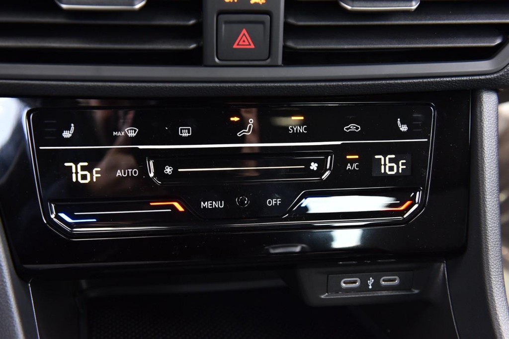 Volkswagen Jetta Vehicle Full-screen Gallery Image 15