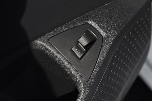 Volkswagen Jetta Vehicle Image 09