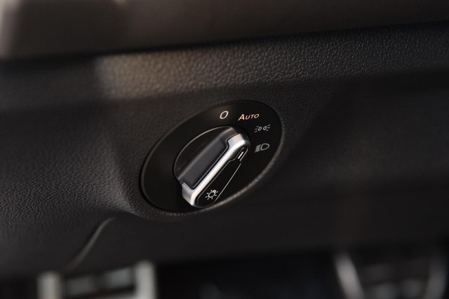 Volkswagen Jetta Vehicle Image 11